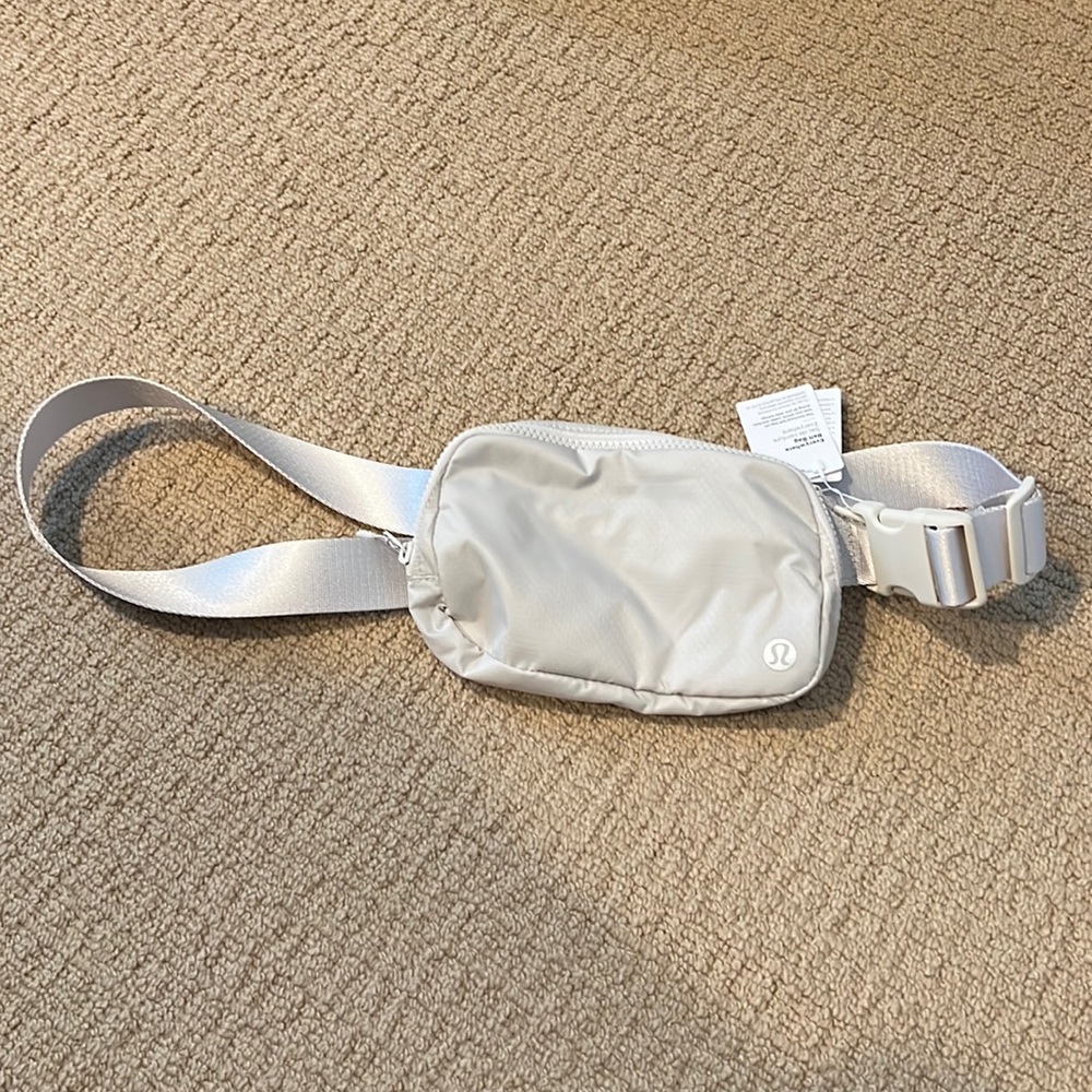Lululemon Everywhere Belt Bag